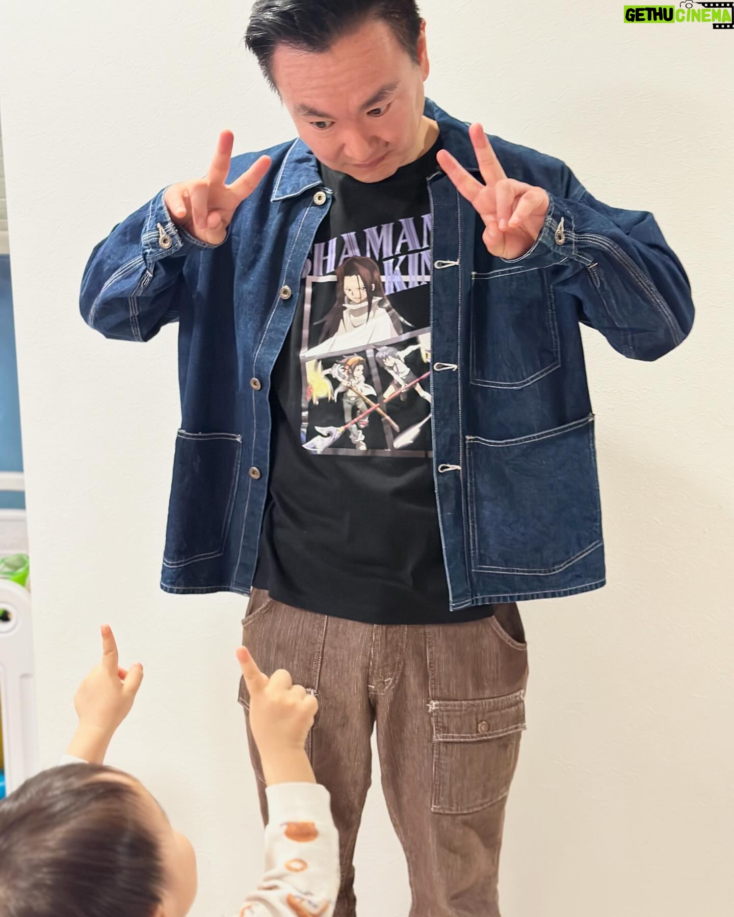 Kenji Yamauchi - 9.9K Likes - 。
次男はピースが1本になるタイプです
いつか2本になるはずです😂😂😂
先日シャーマンキングの武井先生とお会いした😆
武井先生がいるとは知らずに行った食事会でお会いしたのでシャーマンキングのTシャツをこの時は着ていなかった😭
なので急遽、シャーマンキングのTシャツ着てるインスタを武井先生に見せた🔥
、、、知らんがなと思われたかなー😂😂😂
そんな私のTシャツはシャーマンキング✋
Tシャツ買って、移動中とかも読みたい欲が増したので本で持ってたのを最近電子書籍で全巻買った矢先に武井先生と遭遇🔥🔥🔥🔥🔥
Tシャツ引き寄せの法則です🌸
#ヴィンテージ
#ヴィンテージTシャツ
#vintage
#vintagetee
#vintagetshirt
#シャーマンキング
#かまいたち山内