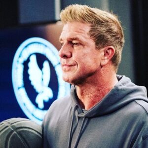 Kenny Johnson Instagram - For the fans : Time for our last dance !! After all we’ve been through !! It’s always  been my complete honor , and my pleasure !! I wanna thank everyone for all the love and support !! It’s purely all for you guys , and here we go for our last time together !! See you soon ❤️The fact that I’ve got to work with my daughter on 3 films , and here SWAT , is beyond a dream come true !! Thank you Jelli !  We get one more dance soon  @swatcbs