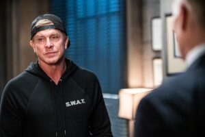 Kenny Johnson Instagram - For the fans : Time for our last dance !! After all we’ve been through !! It’s always  been my complete honor , and my pleasure !! I wanna thank everyone for all the love and support !! It’s purely all for you guys , and here we go for our last time together !! See you soon ❤️The fact that I’ve got to work with my daughter on 3 films , and here SWAT , is beyond a dream come true !! Thank you Jelli !  We get one more dance soon  @swatcbs