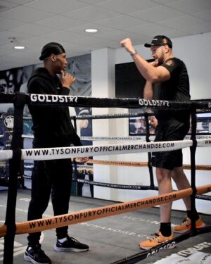 Kenny Ojuederie Instagram - My new sparring partner from now on 🥺🫶🏾
📸- @m.banksphotography