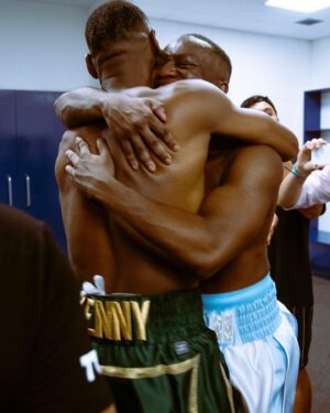 Kenny Ojuederie Instagram - THE DREAM TEAM ❤️
Can't wait to get back into the ring again 🥊💥
And thank you @daznboxing & @misfitsboxing for the opportunity 🙏🏾
📸- @_faysalhassan