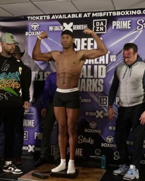 Kenny Ojuederie Instagram - HOWDDYYYY!! 🤠 Tune in tonight on @daznboxing for my fight. The show starts at 1am UK TIME & 7pm Texas Time. @misfitsboxing 🥊💥