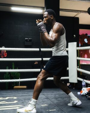 Kenny Ojuederie Instagram - 2 WEEKS TO GO!!! LOCKED IN. 🔒 🥊💥💨TICKETS AVAILABLE IN MY BIO !! @misfitsboxing @mf_daznxseries