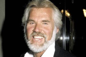 Kenny Rogers Instagram - "Music should make you laugh, make you cry or make you think." 
-Kenny Rogers 

The new Kenny Rogers album, LIFE IS LIKE A SONG, featuring a “lost” duet with @dollyparton   songs written by @lionelrichie @ericclapton & @kimcarnesofficial   the singles “Love Is A Drug,” an emotive @thetemptations cover of
“I Wish It Would Rain,” & the heartfelt “Catchin’ Grasshoppers” here:  kennyrogers.lnk.to/LifeIsLikeASong 

#kennyrogers #newmusic #timeless #legend #thevoice #singer #thegambler #lifeislikeasong #flashbackfriday