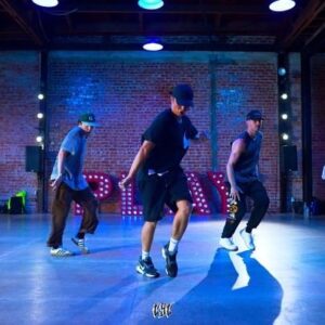 Kenny Wormald Instagram - I’m teaching two classes  @theplaygroundla this week! 

Tonight/Tuesday at 6:00pm 
(intermediate level) 

Thursday at 4:30pm 
(beginner level)

Dancing with my brothers @shanebruce @zockjat 🔥🔥
🎶 @justinbieber @kehlani #upallnight 
🎥 @colesocold 

ALL CLASS VIDEOS AVAILABLE IN HIGHLIGHTS LINK