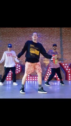 Kenny Wormald Instagram - @rexkline @daynesempert & @chris1anthony 🔥🔥

#music @hrvy #1day2nights 
#choreography @kennywormald @rexkline 
#video @kennywormald 
#drums @jessewilliamfarmer 

@theplaygroundla #playgroundla #hrvy