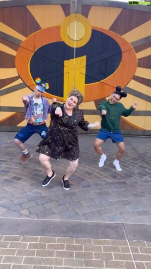 Kent Boyd Instagram - Ran into some INCREDIBLE Friends at @disneyparks Hollywood Studios! Love these two so much❤️ @kent_boyd @besperon 
#allthedisneythrills #hosted #dance