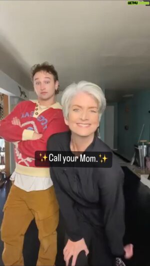 Kent Boyd Instagram - 𝐅𝐫𝐢𝐞𝐧𝐝𝐥𝐲 𝐫𝐞𝐦𝐢𝐧𝐝𝐞𝐫: 𝐂𝐚𝐥𝐥 𝐲𝐨𝐮𝐫 𝐌𝐨𝐦.💖

I’ll play your Mom any day @kent_boyd.☺️

Thank you for inviting me to come dance with you.✌🏼☀️🌴🍓

#dance #dancer #ladancers #whitehairdontcare #dancelife #liveyourlife