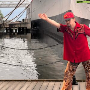 Kent Boyd Instagram - If you have a yacht that’s pretty hawt. 🛥️

Pants @blackshagvintage @trinaturk