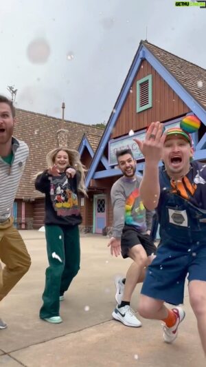 Kent Boyd Instagram - Whether it’s a Blizzard-y Beach or summer-y castle day, dancing with friends always brightens the day! 😍 #AllTheDisneyThrills @waltdisneyworld @disneyparks #BlizzardBeach