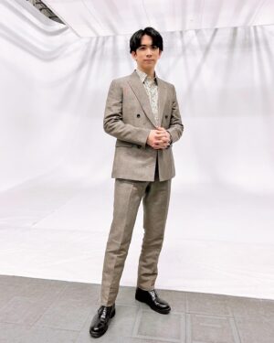 Kent Ito Instagram - 本日6月10日

伊東健人 VOICE PHOTO BOOK

「Twilight」

発売されました！

よろしくお願いします☀️