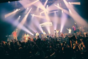 Kenta Kataoka Instagram - 2024.05.11
¨THE BONDS 2024 in Taiwan¨
台湾 台北 Zepp New Taipei

台湾ツアーの2日目は台北にお邪魔しました。
大きな声で歌ってくれたことも、渾身のギャグで爆笑してくれたことも嬉しかったなあ。

台湾が大好きになった。
帰れる場所が増えるのは本当に幸せなこと。
また帰って来れる日を楽しみに、これからも音楽作り続けます。

また会いましょう。

台灣演出第二天！來到台北
大家的一起大聲唱出來、
還有get到我的笑點而大笑！
我好開心呀！

愛上台灣了！
多了一個可以回來的地方，很幸福
期待可以再次回來的那一天，
我會繼續製作音樂下去～

期待再相見。

Photo @sotarogoto

#緑黄色社会
#Penthouse
#sumika
#ジャイガ
#ボンズ
#台湾
#台北
#Taipei