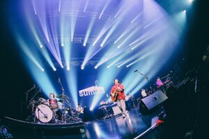 Kenta Kataoka Instagram - 2024.05.11
¨THE BONDS 2024 in Taiwan¨
台湾 台北 Zepp New Taipei

台湾ツアーの2日目は台北にお邪魔しました。
大きな声で歌ってくれたことも、渾身のギャグで爆笑してくれたことも嬉しかったなあ。

台湾が大好きになった。
帰れる場所が増えるのは本当に幸せなこと。
また帰って来れる日を楽しみに、これからも音楽作り続けます。

また会いましょう。

台灣演出第二天！來到台北
大家的一起大聲唱出來、
還有get到我的笑點而大笑！
我好開心呀！

愛上台灣了！
多了一個可以回來的地方，很幸福
期待可以再次回來的那一天，
我會繼續製作音樂下去～

期待再相見。

Photo @sotarogoto

#緑黄色社会
#Penthouse
#sumika
#ジャイガ
#ボンズ
#台湾
#台北
#Taipei