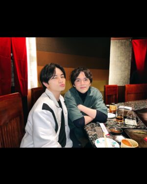 Kento Nakajima Instagram - ケントとケント兄。

#令和の石ノ森氏と赤塚氏
#滋賀行って来た
#ずっと仲良い
#今回焼肉食べた
#6年前の焼肉の写真