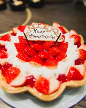 Kento Nakajima Instagram - 🎂✨🎬

#映画についてチーム
#当日お祝いなんて嬉
#30代最初は肉スタート