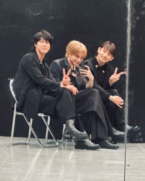 Kento Nakajima Instagram - 東方神起先輩、大好き。です！
素敵なコラボの機会をいただけて
幸せでした！

10代の頃の僕もとても喜んでます🫶🏻

동방신기 선배님, 정말 좋아해요!
멋진 협업 기회를 주셔서 감사합니다!

10대 때의 저도 기뻐하고 있어요. ㅋㅋ

15년의 시간을 거쳐 선배님의 노래를 부를 수 있어서 정말 행복해요.

#東方神起さん
#ユンホさん
#チャンミンさん
#FNS歌謡祭夏