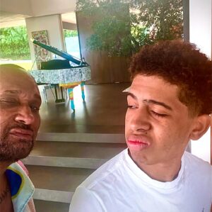 Kenya Barris Instagram - Thank you Lord for allowing me another year to celebrate #FathersDay with my children who have given me more than I ever have deserved.  Thank you Father God for these blessings that you have chosen to allow me to be a father to. #dreamingawake #blessed #3daughters3sons