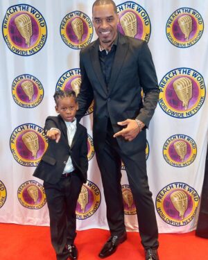 Kenyon Glover Instagram - Alright... We came, we saw and we conquered. What an amazing night Hosting the 2023 Shining Star Awards again. And I brought along my mentee @thatboyking__ to watch his mentor work. He even got interviewed on the red carpet. 

#GodsSoldier #mentorship #KenyonGlover #AtlantaGeorgia #ShiningStarAwards #preachthewordworldwidenetwork #ptwwntv #redcarpet #Host
