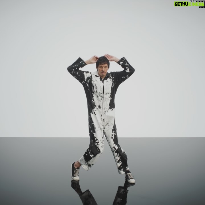 Keone Madrid - 14.6K Likes - Grateful to have another MV in the books for broski @omar.apollo but also super excited to announce details for dance auditions for Omarās tour on July 12. All the details in the last slide if youāre interested!
-
MV credits:
Director: Mitch RyanĀ @mitchryan
Production Company: Cadence FilmsĀ @cadencefilms
Service Company: bigkidĀ @bigkid.tv
EP: Lorenzo RagionieriĀ @lorenzoragionieri
Producer: Will NoyceĀ @willnoyce
Producer: Ben WeinswigĀ @its_____romeo
DP: Frank MobilioĀ @frankmobilio
1st AD: Megan ChumbleyĀ @himegmegan
1st AC: Steve Doyle
2nd AC: Nick Menio
Gaffer: Tate McCurdyĀ @tatemccurdy
BBE: Wei āColvinā Ang
KG: Tiger WhitesidesĀ @mr.hotcoffee
BBG: Andrew Small
Grip: Sam Satossky
PD: Wesley GoodrichĀ @paidfollower001
Set Dresser: Carter McNeil
Set Dresser: Ryan Brennan
Set Dresser: Delon Isaacs
Set Dresser: Hank Kulesa
Choreographer: Keone MadridĀ @keonemadrid
SFX Makeup: Kayli RachelleĀ @kayli_rachelle
Groomer: Ryan TaniguchiĀ @ryannyc
Stylist: Brandon TanĀ @branduh
Stylist Assist: Aidan Palermo
Tailor: Kanna Taniuchi
PA: Isaac Friedenberg
PA: Colton Randol
VFX: Pendulum VFXĀ @pendulum.vfx
Compositing: Ryan Zum MallenĀ @rynozoom95Ā / Darmen DauletĀ @on_ynn
Color: Ethos StudioĀ @ethos_studio
Colorist: Kaitlyn BattistelliĀ @kaitlynbattistelli
Sushi Chef: Boldo
Mgmt: Dylan Shanks
Directorās Rep: Camille Semprez
Choreo Manager: Cheyenne Kibblewhite