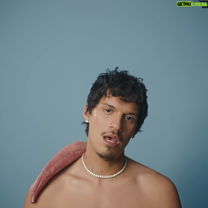 Keone Madrid - 14.6K Likes - Grateful to have another MV in the books for broski @omar.apollo but also super excited to announce details for dance auditions for Omarās tour on July 12. All the details in the last slide if youāre interested!
-
MV credits:
Director: Mitch RyanĀ @mitchryan
Production Company: Cadence FilmsĀ @cadencefilms
Service Company: bigkidĀ @bigkid.tv
EP: Lorenzo RagionieriĀ @lorenzoragionieri
Producer: Will NoyceĀ @willnoyce
Producer: Ben WeinswigĀ @its_____romeo
DP: Frank MobilioĀ @frankmobilio
1st AD: Megan ChumbleyĀ @himegmegan
1st AC: Steve Doyle
2nd AC: Nick Menio
Gaffer: Tate McCurdyĀ @tatemccurdy
BBE: Wei āColvinā Ang
KG: Tiger WhitesidesĀ @mr.hotcoffee
BBG: Andrew Small
Grip: Sam Satossky
PD: Wesley GoodrichĀ @paidfollower001
Set Dresser: Carter McNeil
Set Dresser: Ryan Brennan
Set Dresser: Delon Isaacs
Set Dresser: Hank Kulesa
Choreographer: Keone MadridĀ @keonemadrid
SFX Makeup: Kayli RachelleĀ @kayli_rachelle
Groomer: Ryan TaniguchiĀ @ryannyc
Stylist: Brandon TanĀ @branduh
Stylist Assist: Aidan Palermo
Tailor: Kanna Taniuchi
PA: Isaac Friedenberg
PA: Colton Randol
VFX: Pendulum VFXĀ @pendulum.vfx
Compositing: Ryan Zum MallenĀ @rynozoom95Ā / Darmen DauletĀ @on_ynn
Color: Ethos StudioĀ @ethos_studio
Colorist: Kaitlyn BattistelliĀ @kaitlynbattistelli
Sushi Chef: Boldo
Mgmt: Dylan Shanks
Directorās Rep: Camille Semprez
Choreo Manager: Cheyenne Kibblewhite