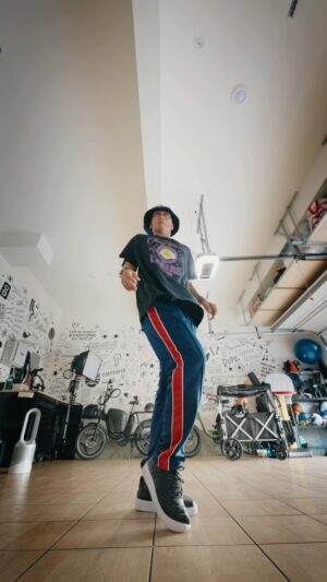 Keone Madrid Instagram - Freestyle warmup to check if my feet still work