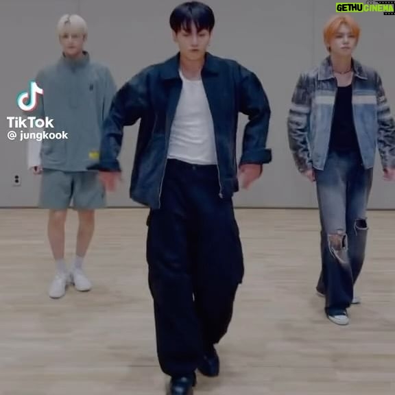 Keone Madrid - 73.6K Likes - Grateful for all the love on the Standing Next to You choreography. Shout out to everyone behind the scenes who's made all this possible, the homies, and of course Jungkook himself (never not impressed by how good a dancer he is).
It's also wild seeing folks take on the SNTY dance challenge (including TXT, LE SSERAFIM and Fallon ). Keep 'em coming.
#jungkook #standingnexttoyou #choreography