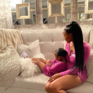Keonna Green Instagram - Nights with my mini be like ❤️.....
@mine.muse