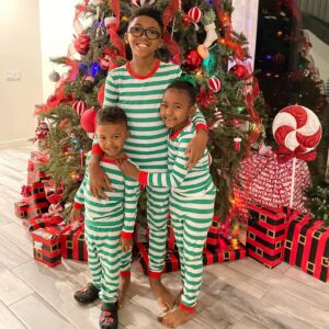 Keonna Green Instagram - Merry Christmas!

Have a safe and blessed Holiday!

P.S. Nycey does what he wants. He put his own shoes on lol.