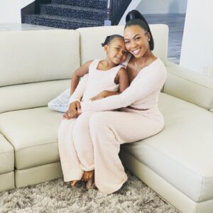 Keonna Green Instagram - Cozy Saturdaze with @navibaby_ .