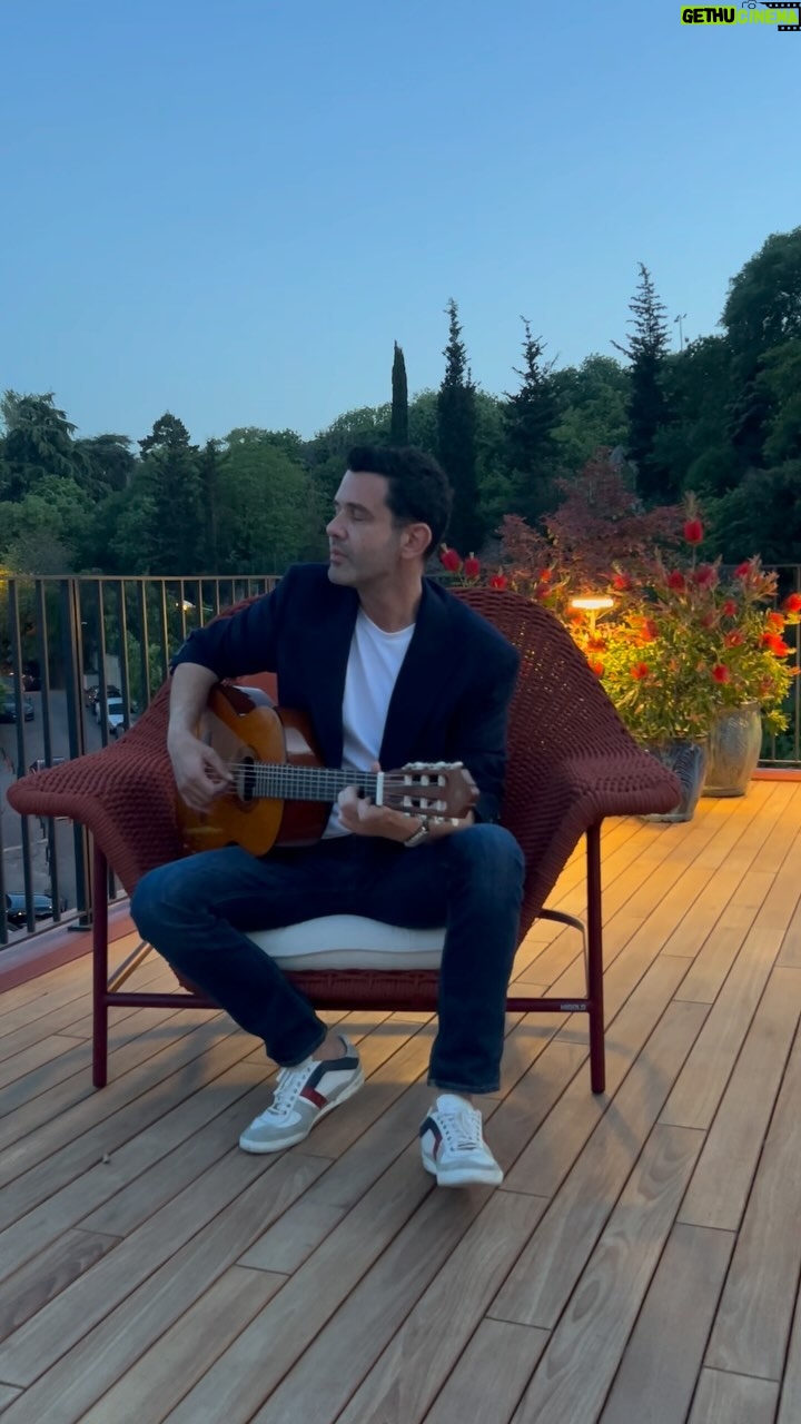 Keremcem - 3 Likes - Bir Ege'li olarak bana da bu şarkıyı söylemek yakışırdı. " Kalbim Ege'de Kaldı"
#Keremcem #KalbimEgedeKaldı #Akustik
