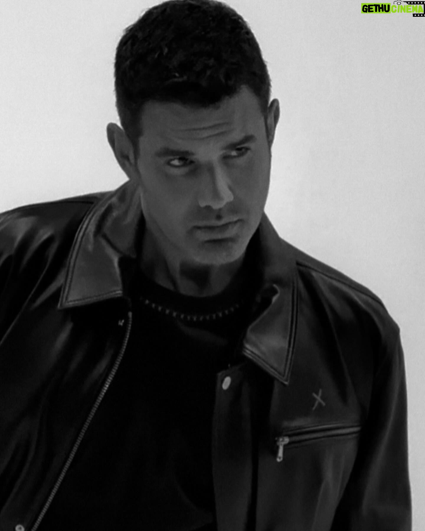 Keremcem - 3 Likes - Geliyor gelmekte olan ;)
#backstage #keremcem