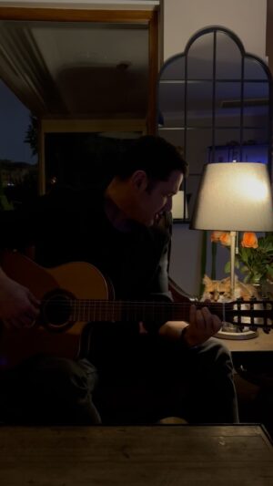 Keremcem Instagram - Kedim Gypsy'ye şarkı söyledim :) 

#NerelereGideyim #KadifeKelepçe #Mashup #Gypsy
#keşfet