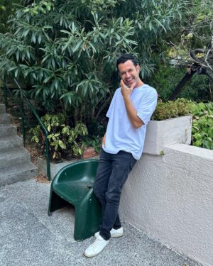 Keremcem Instagram - If you see someone without a smile, give them yours..