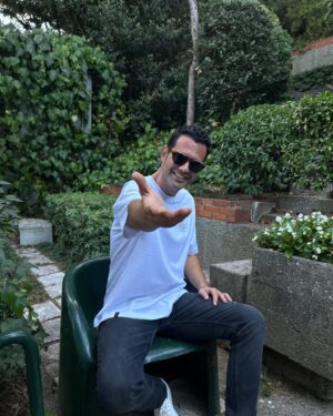 Keremcem Instagram - If you see someone without a smile, give them yours..