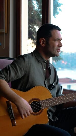 Keremcem Instagram - Nerelere Gideyim & Kadife Kelepçe (evde akustik)

Video&edit by @mersinegedir 
#NerelereGideyim #KadifeKelepçe #mashup #KRMCM #keremcem