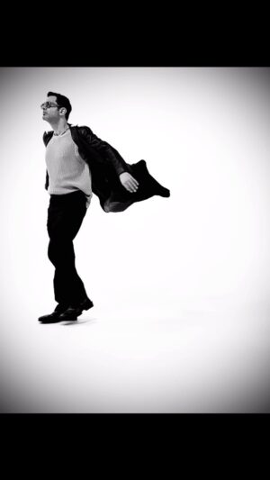 Keremcem Instagram - "6" nın foto çekiminden ilk kamera arkası :)
First backstage from the photoshoot of "6" 
Coming soon...