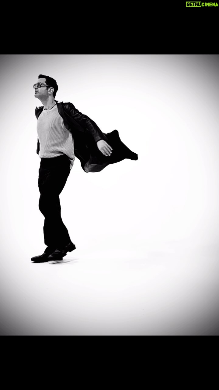 Keremcem - 3 Likes - "6" nın foto çekiminden ilk kamera arkası :)
First backstage from the photoshoot of "6"
Coming soon...