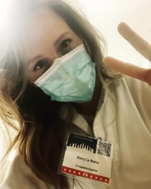 Kerry Bishé Instagram - ✌🏼for VOTE. Also 2. Is the number of masks I’m wearing.