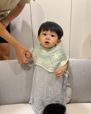 Kerstin Chan Instagram - 一打一過夜的那天總算是來了（抖
爸爸明天有任務在身準備出遠門
希望這隻正值睡眠倒退期的小可愛乖乖配合
不要半夜爬起床開趴
能穩定睡過夜 不要太為難媽媽(〃´-`〃)♡