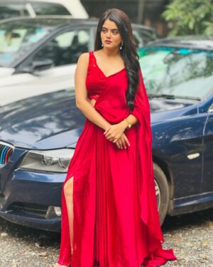 Ketaki Kulkarni Instagram - Elegance personified in red 🍷💃🏻❤️‍🔥
 
Watch Mohini from tomorrow on @colorstv at 7pm everyone 💫
#KrishnaMohini 

Stylish @partho_ghoshal 

#colorstv #colors #television #itv #indiantelevision #villian