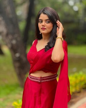 Ketaki Kulkarni Instagram - Elegance personified in red 🍷💃🏻❤️‍🔥
 
Watch Mohini from tomorrow on @colorstv at 7pm everyone 💫
#KrishnaMohini 

Stylish @partho_ghoshal 

#colorstv #colors #television #itv #indiantelevision #villian