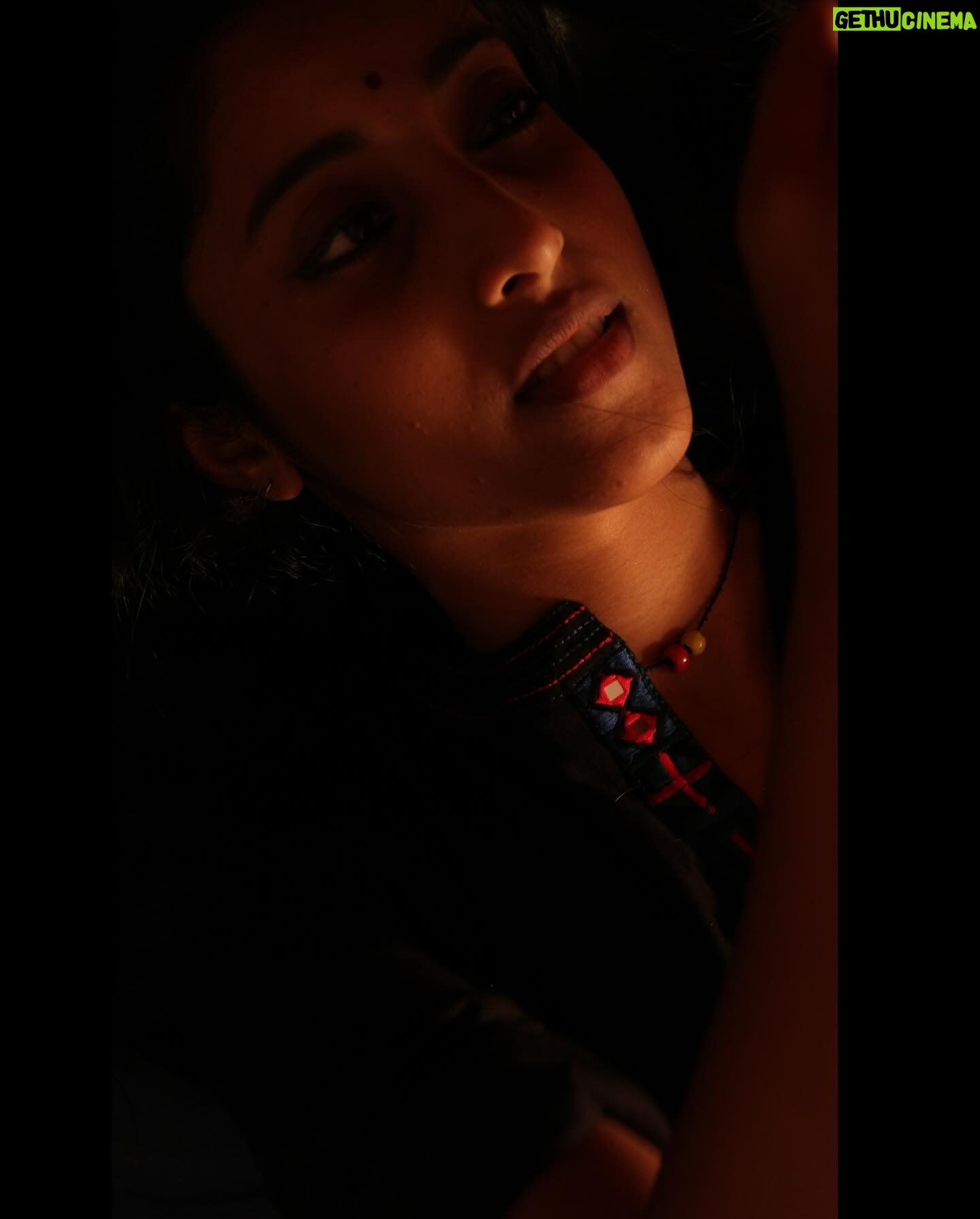 Ketaki Narayan - 856 Likes - Van Varuvan Thoduvaan,
Mazhaipol Vizhuvaan,
Marmam Arivaan,
Ennul Olivaan,
Arugil Nirmirvan,
Tholaivil Panivaan…..
📸 @sandeep.gnyadav