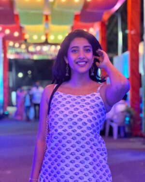 Ketaki Narayan Instagram - So happy to present our Shortfilm @dhekun_the_film directed by @kshitij_p_joshi  at 
Redfm Marathi Superhits marathi film festival 5 - charcha tar honarach 

#dhekun #ketakinarayan #redfm