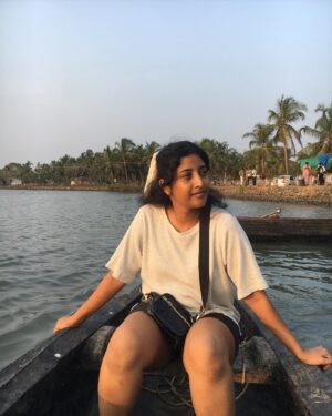 Ketaki Narayan Instagram - Some backwater and forward thinking :) 
 
📸 @athulya_ashadam thankk youu 🫂

#kerala #shoot #daysoflonging