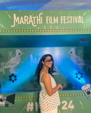 Ketaki Narayan Instagram - So happy to present our Shortfilm @dhekun_the_film directed by @kshitij_p_joshi  at 
Redfm Marathi Superhits marathi film festival 5 - charcha tar honarach 

#dhekun #ketakinarayan #redfm