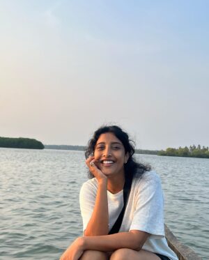 Ketaki Narayan Instagram - Some backwater and forward thinking :) 
 
📸 @athulya_ashadam thankk youu 🫂

#kerala #shoot #daysoflonging