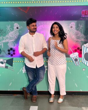 Ketaki Narayan Instagram - So happy to present our Shortfilm @dhekun_the_film directed by @kshitij_p_joshi  at 
Redfm Marathi Superhits marathi film festival 5 - charcha tar honarach 

#dhekun #ketakinarayan #redfm