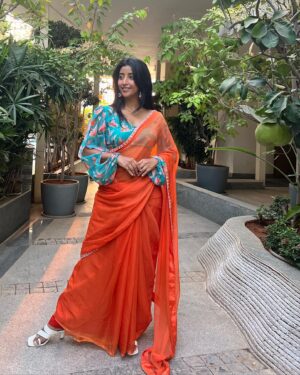 Ketaki Narayan Instagram - Hosanna🌻 

Wearing @cocktail_cf3
Designed by @mudasarmohamad 
Asst by @likhi_artellectuals 

#yatra2 #telugu #cinema #ketakinarayan