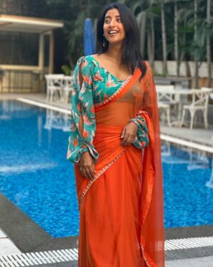 Ketaki Narayan Instagram - Hosanna🌻 

Wearing @cocktail_cf3
Designed by @mudasarmohamad 
Asst by @likhi_artellectuals 

#yatra2 #telugu #cinema #ketakinarayan