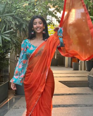 Ketaki Narayan Instagram - Hosanna🌻 

Wearing @cocktail_cf3
Designed by @mudasarmohamad 
Asst by @likhi_artellectuals 

#yatra2 #telugu #cinema #ketakinarayan